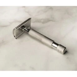 Maquinilla De Afeitar Slant Peine Abierto Acabado Brillo Above The Tie -Gifts And Care-ES.com maquinilla de afeitar peine abierto acabado brillo above the tie 3