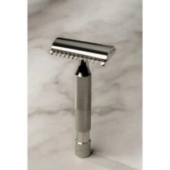 Maquinilla De Afeitar Slant Peine Abierto Titanium Acabado Clásico Above The Tie -Gifts And Care-ES.com maquinilla de afeitar peine abierto acabado clasico above the tie 2